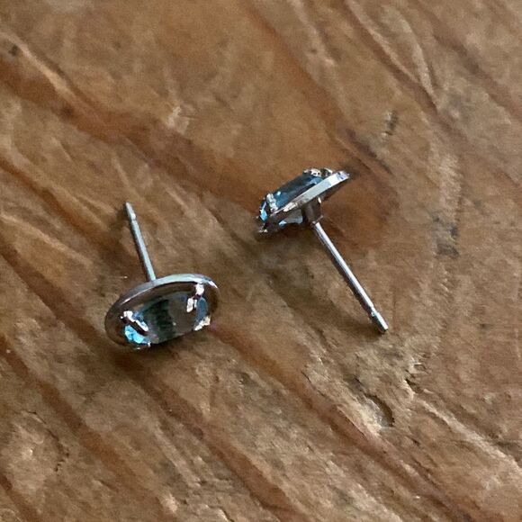💛 14k White Gold Oval Aquamarine Earrings - Picture 6 of 10